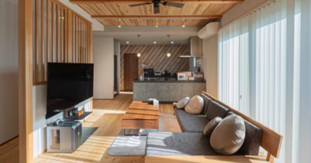 木に包まれた、ひと続きの空間