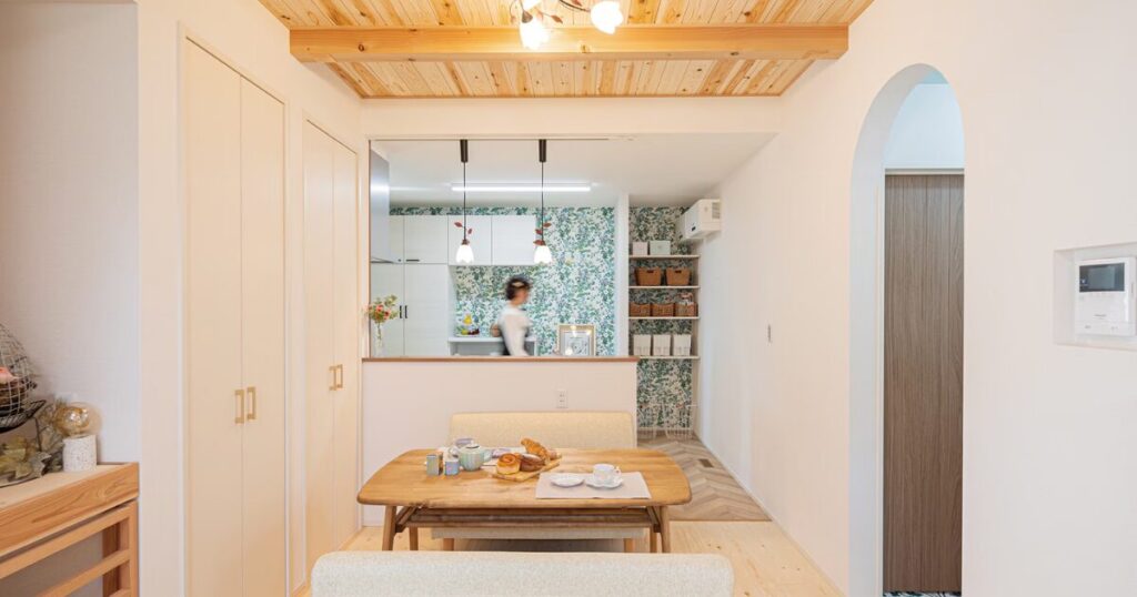 ナチュラルな木の温もりとロマンティックな演出｜限られた敷地を活かした“スペパ”に優れた住まい